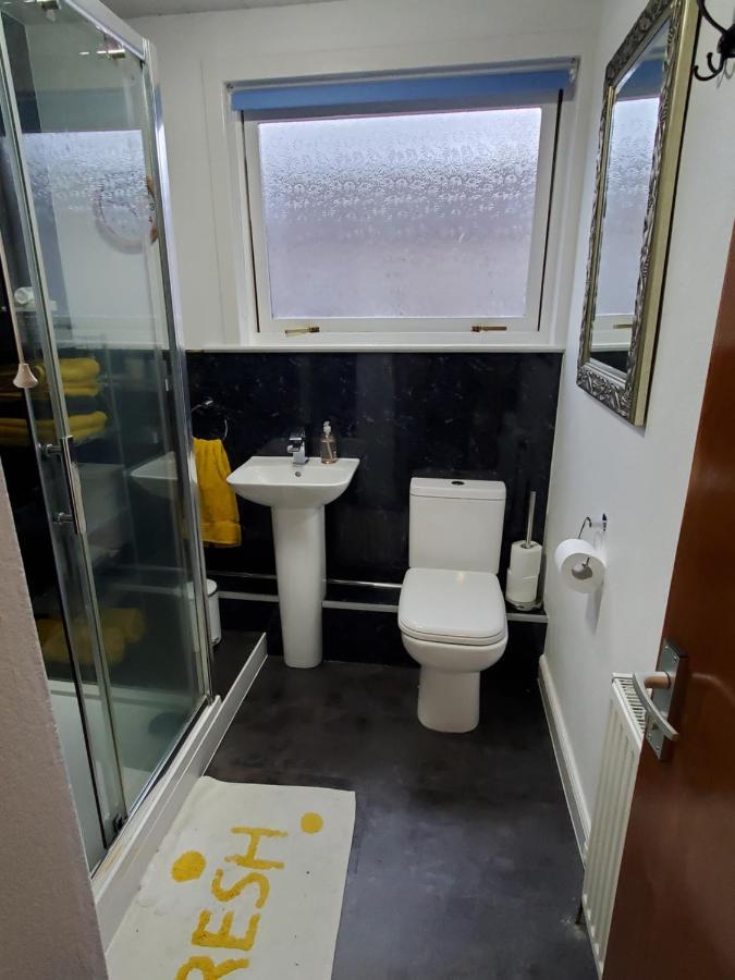 Carvetii - Mayhaven House - Tranquil Cul-De-Sac - 2 Bedrooms, Sleeps 4 Guests 던펌린 외부 사진